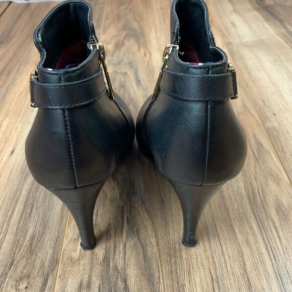 TOMMY HILFIGER Velesia Black Ankle Bootie. size 6 - Picture 5 of 10